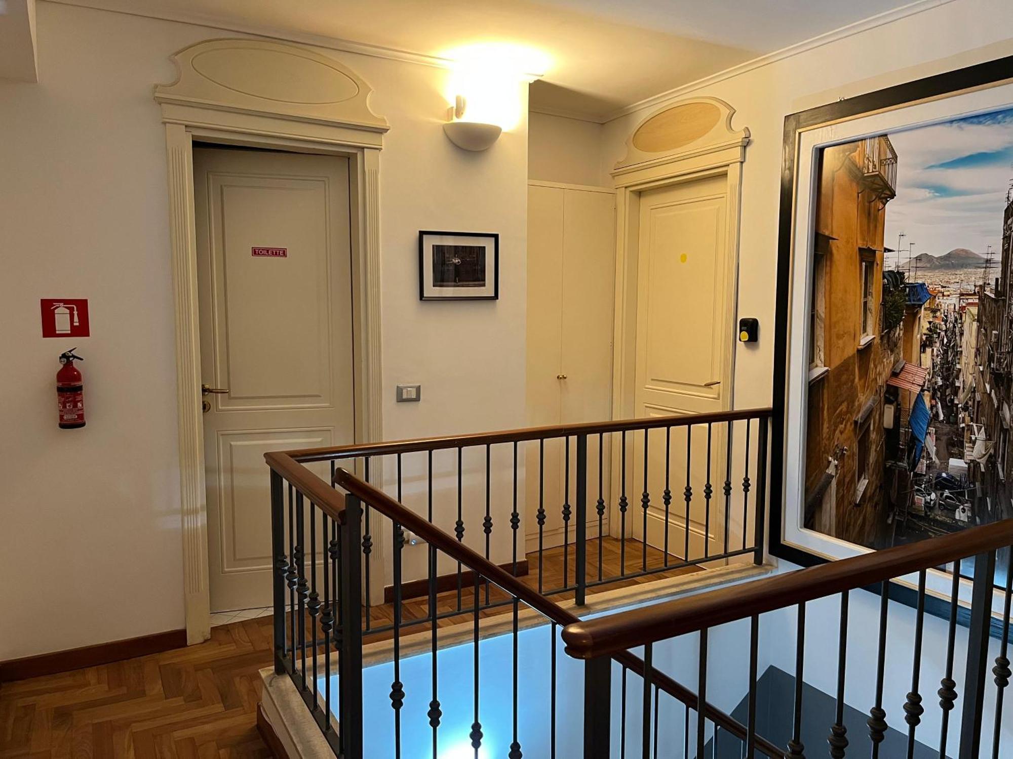 Rota House - Apartment In Santa Chiara, The Heart Of Naples Guest house