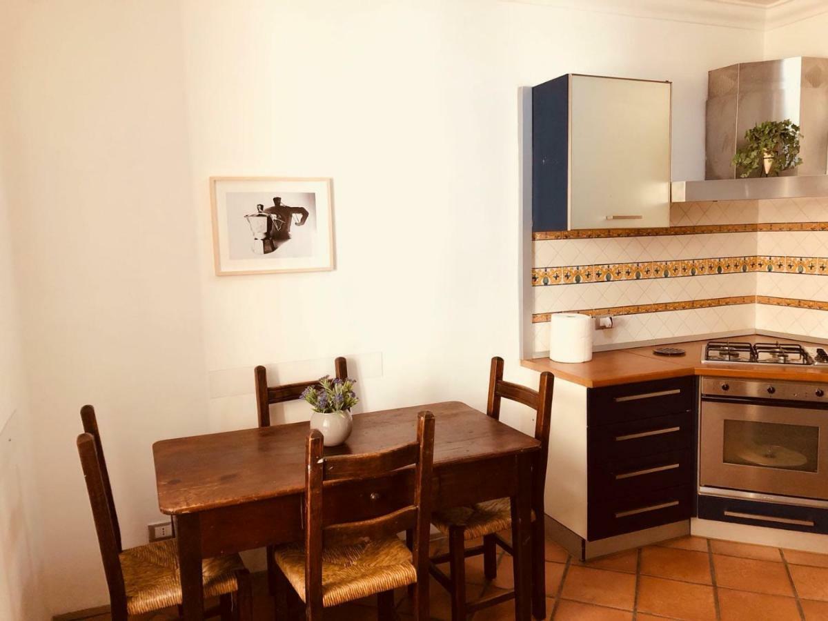 Rota House - Apartment In Santa Chiara, The Heart Of Naples 3* Naples