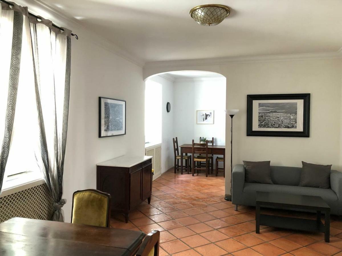 Rota House - Apartment In Santa Chiara, The Heart Of Naples Guest house